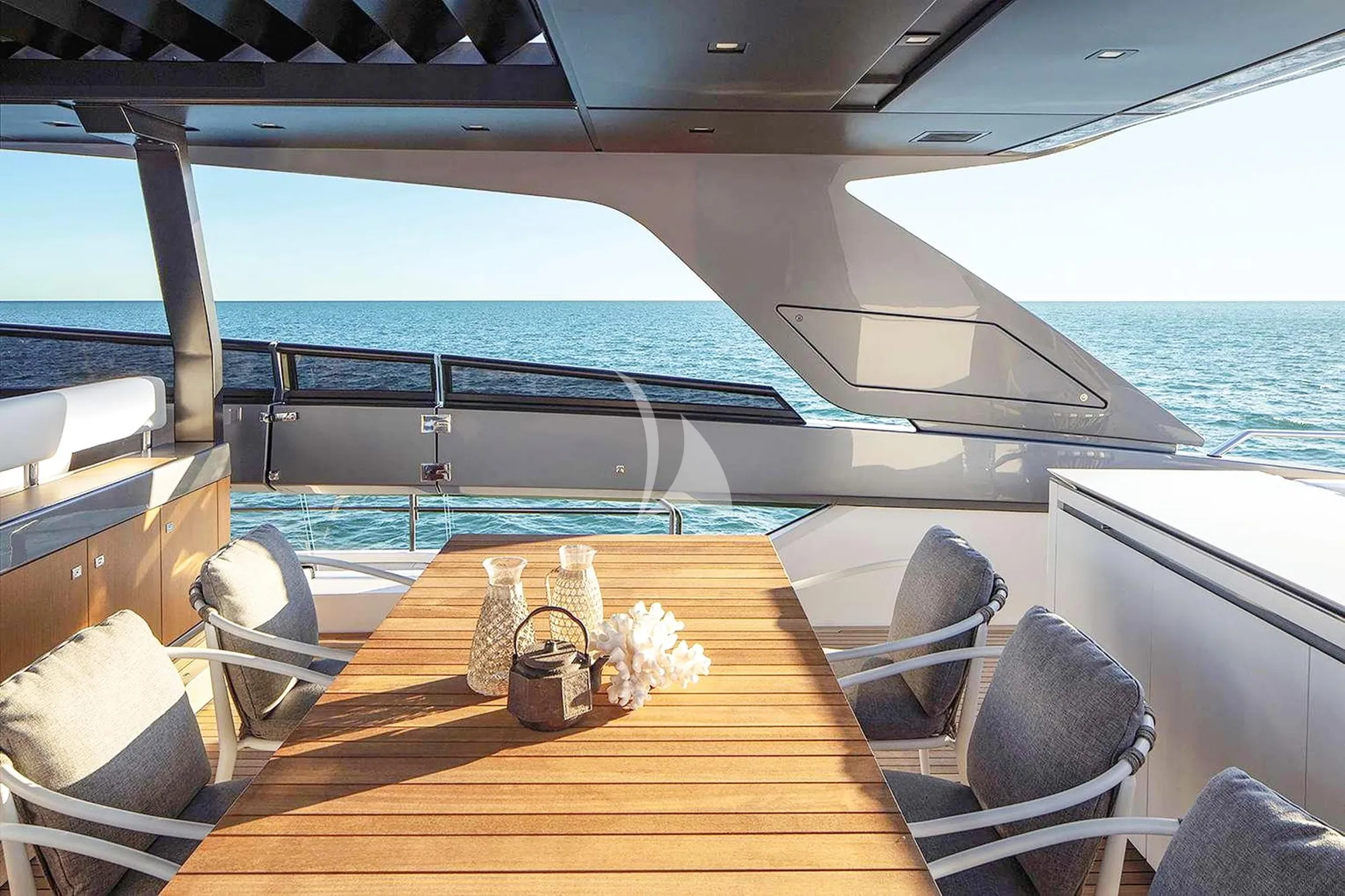 PIOLA Sanlorenzo SL102 Asymmetric - flybridge dining area