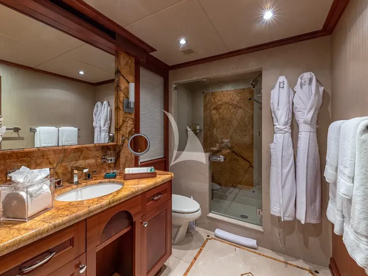 PISCES Delta Marine 151 - VIP cabin bathroom PISCES Delta Marine 151 - VIP cabin bathroom