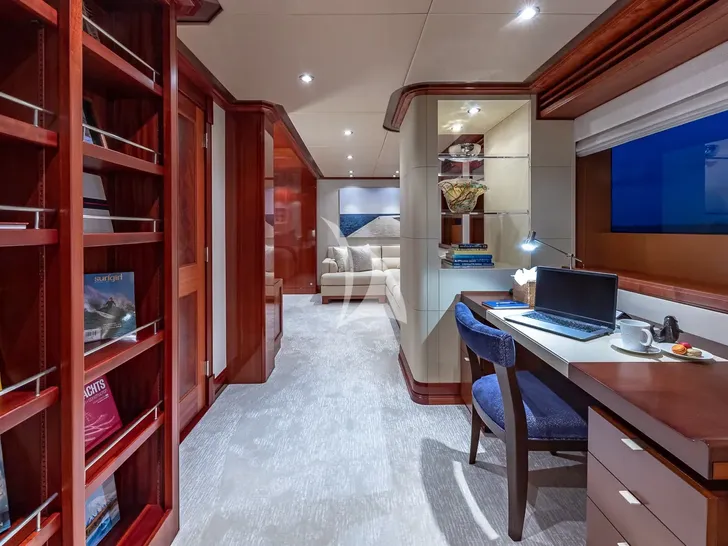 PISCES Delta Marine 151 - master cabin office PISCES Delta Marine 151 - master cabin office