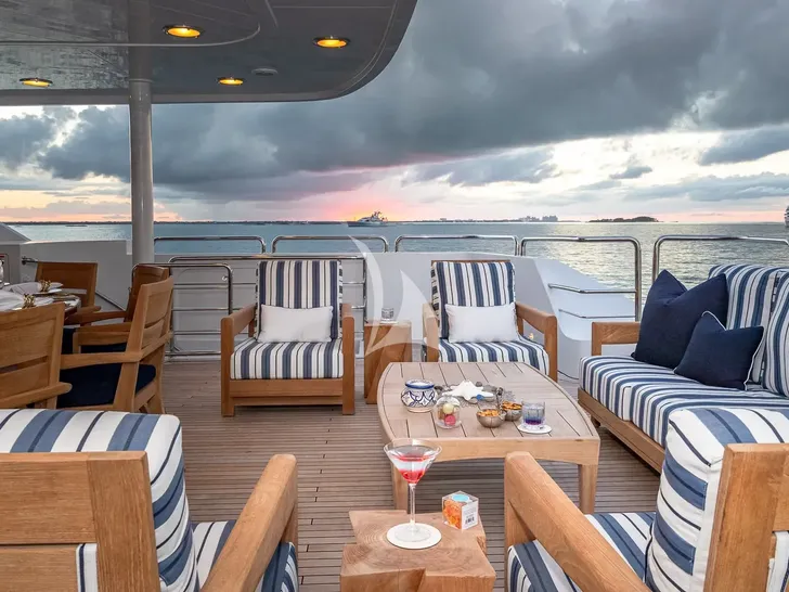 PISCES Delta Marine 151 - sky deck aft lounge PISCES Delta Marine 151 - sky deck aft lounge
