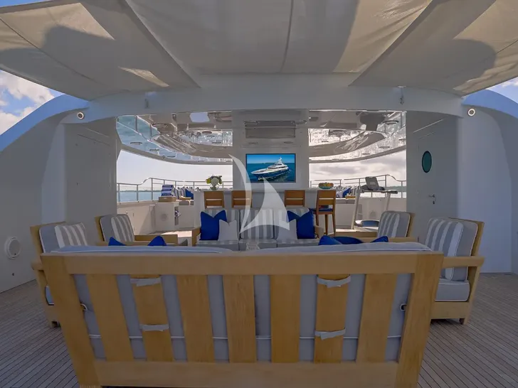 PISCES Delta Marine 151 - sundeck TV lounge PISCES Delta Marine 151 - sundeck TV lounge