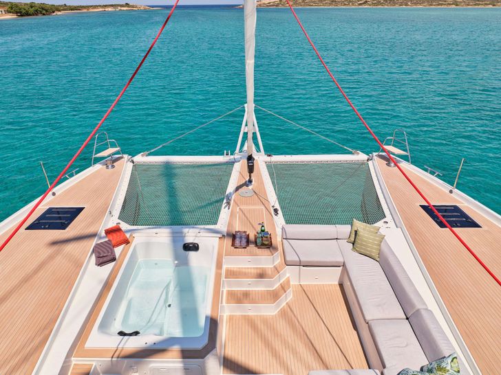 PIXIE Fountaine Pajot Alegria 67 - foredeck PIXIE Fountaine Pajot Alegria 67 - foredeck
