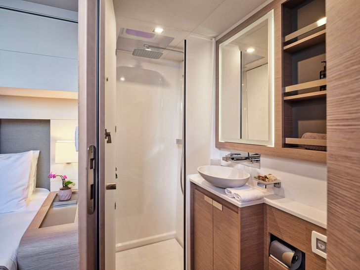 PIXIE Fountaine Pajot Alegria 67 - VIP cabin 1 bathroom PIXIE Fountaine Pajot Alegria 67 - VIP cabin 1 bathroom