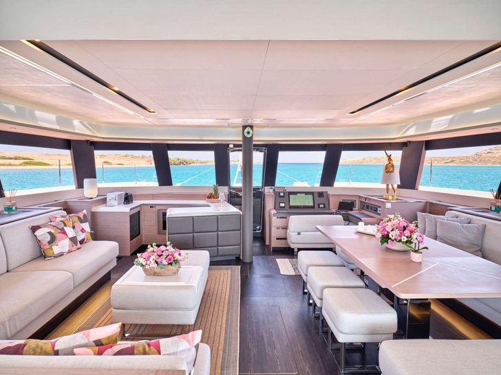 PIXIE Fountaine Pajot Alegria 67 - saloon PIXIE Fountaine Pajot Alegria 67 - saloon