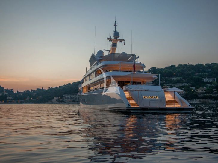 PLAN B ADM 73m - aft shot PLAN B ADM 73m - aft shot