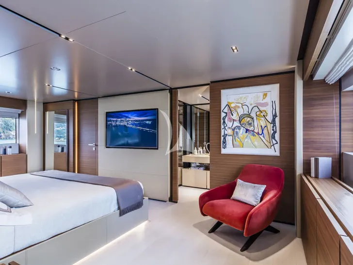 PLAN B Ferretti Custom Line Navetta 33 - master cabin bed and TV PLAN B Ferretti Custom Line Navetta 33 - master cabin bed and TV