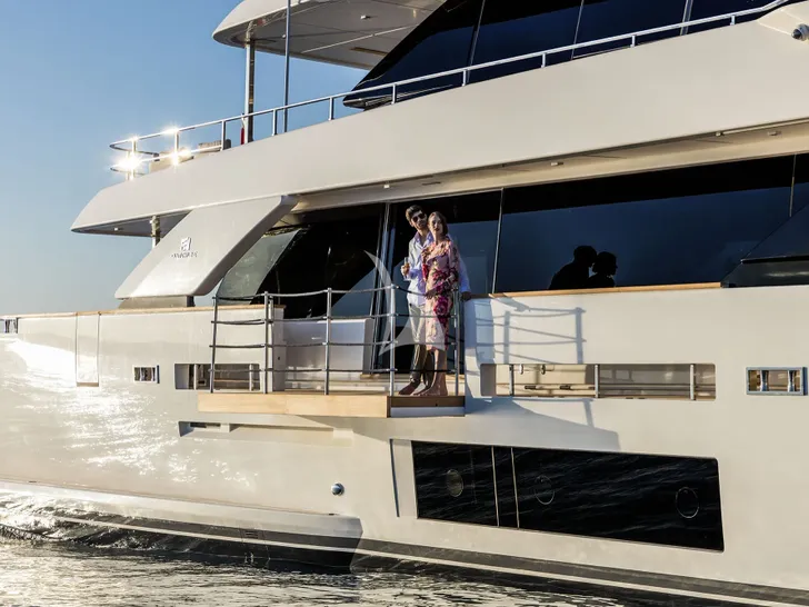 PLAN B Ferretti Custom Line Navetta 33 - side balcony PLAN B Ferretti Custom Line Navetta 33 - side balcony