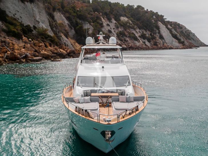 PLAY THE GAME Sunseeker 28m - anchored bow view PLAY THE GAME Sunseeker 28m - anchored bow view
