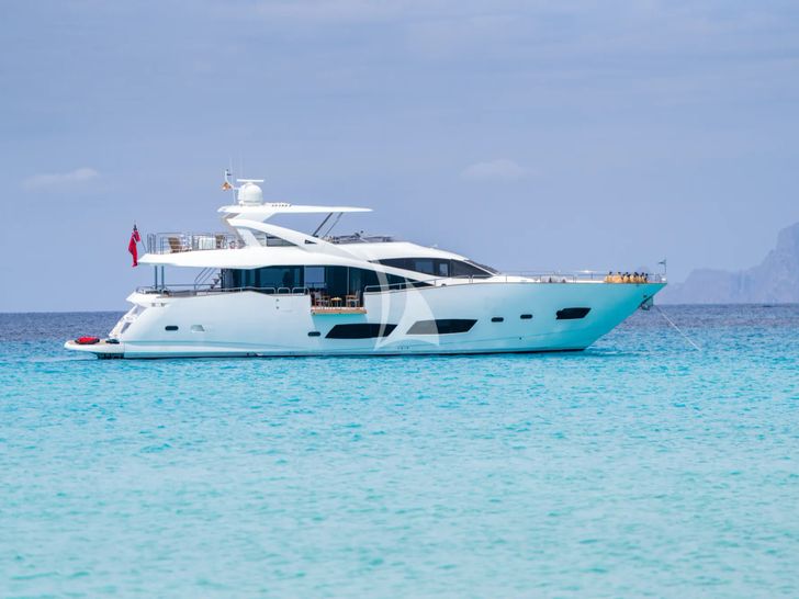 PLAY THE GAME Sunseeker 28m - anchored side profile PLAY THE GAME Sunseeker 28m - anchored side profile