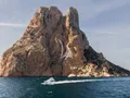 PLAY THE GAME Sunseeker 28m - cruising near a rocky island PLAY THE GAME Sunseeker 28m - cruising near a rocky island