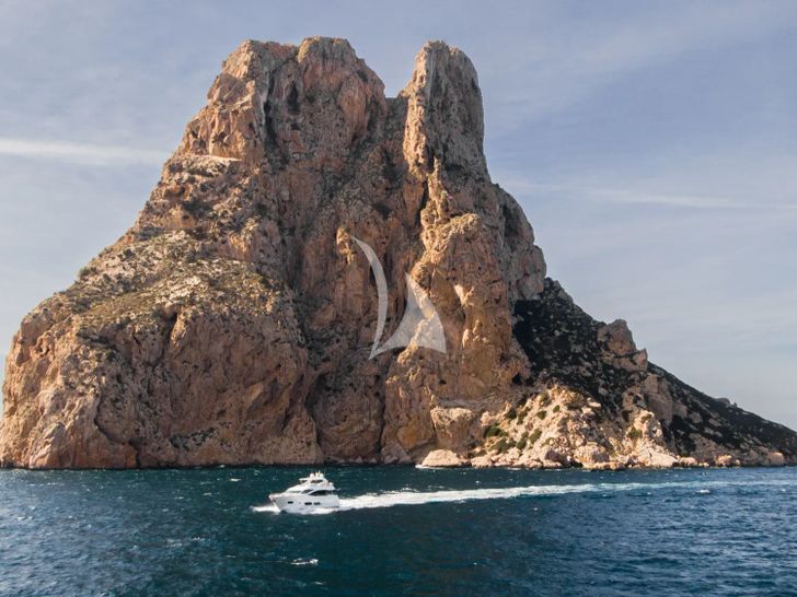 PLAY THE GAME Sunseeker 28m - cruising near a rocky island PLAY THE GAME Sunseeker 28m - cruising near a rocky island