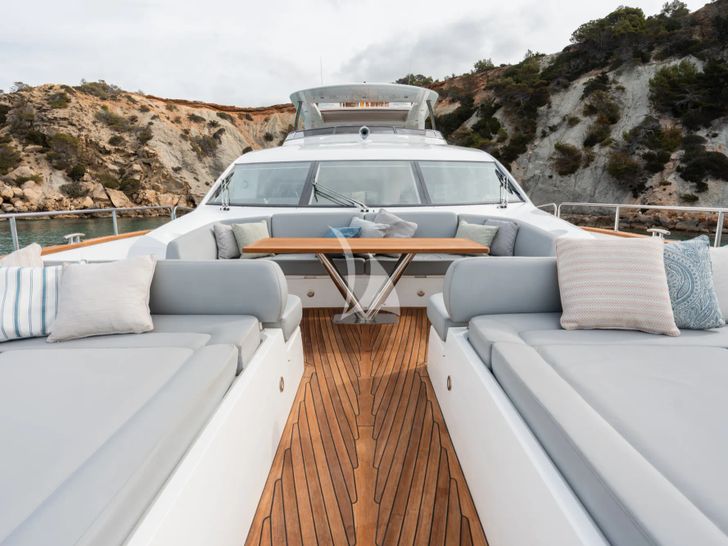 PLAY THE GAME Sunseeker 28m - foredeck lounge and bronzing area PLAY THE GAME Sunseeker 28m - foredeck lounge and bronzing area