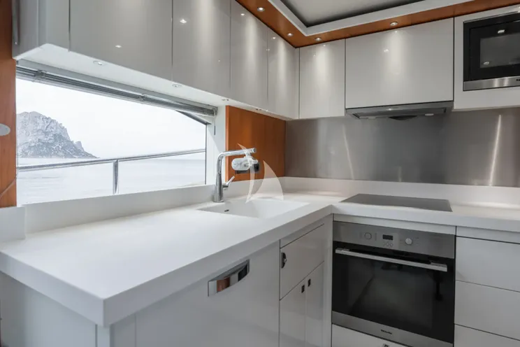 Charter Yacht PLAY THE GAME - Sunseeker 28m - 4 Cabins - Ibiza - Palma - Mallorca - Formentera - Balearics - Spain
