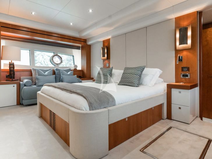 PLAY THE GAME Sunseeker 28m - master cabin PLAY THE GAME Sunseeker 28m - master cabin