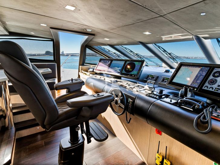 POPS Sunseeker 116 Sport cockpit POPS Sunseeker 116 Sport cockpit