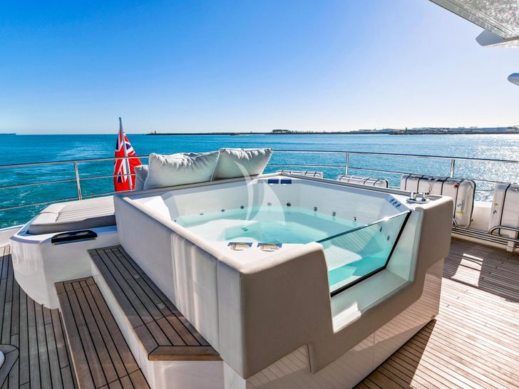 POPS Sunseeker 116 Sport flybridge jacuzzi and bronzing area POPS Sunseeker 116 Sport flybridge jacuzzi and bronzing area