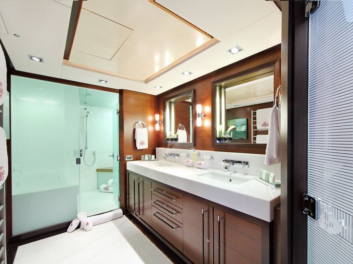 PRANA Sailing Yacht Master Bath PRANA Sailing Yacht Master Bath