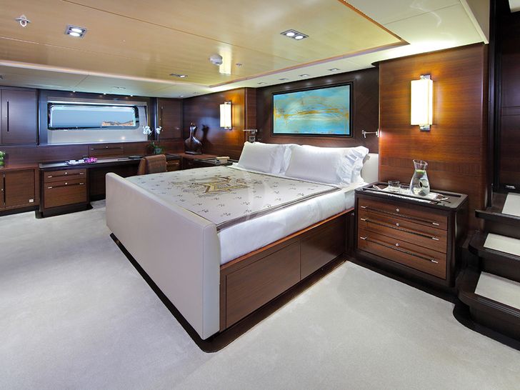 PRANA Sailing Yacht Master Suite PRANA Sailing Yacht Master Suite