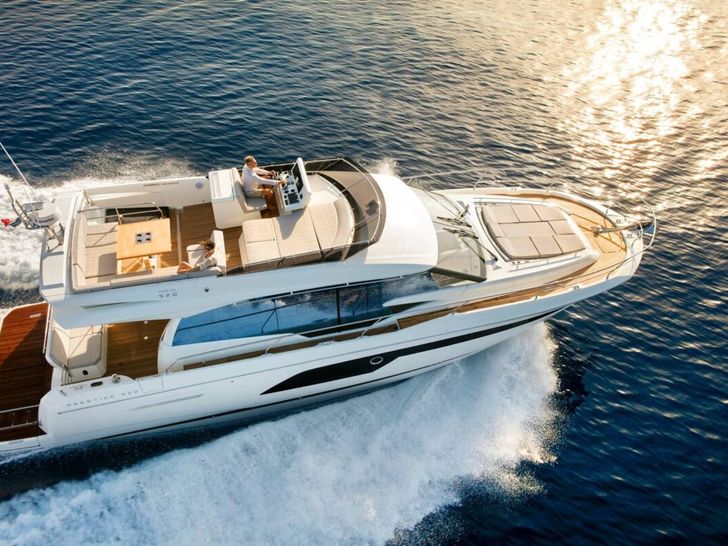 Prestige 520 Fly - cruising Prestige 520 Fly - cruising