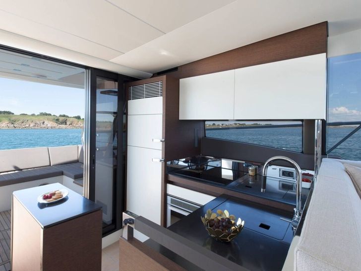 Prestige 520 Fly - galley Prestige 520 Fly - galley
