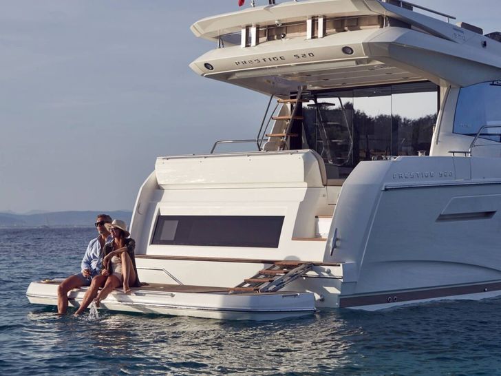 Prestige 520 Fly - swim platform Prestige 520 Fly - swim platform