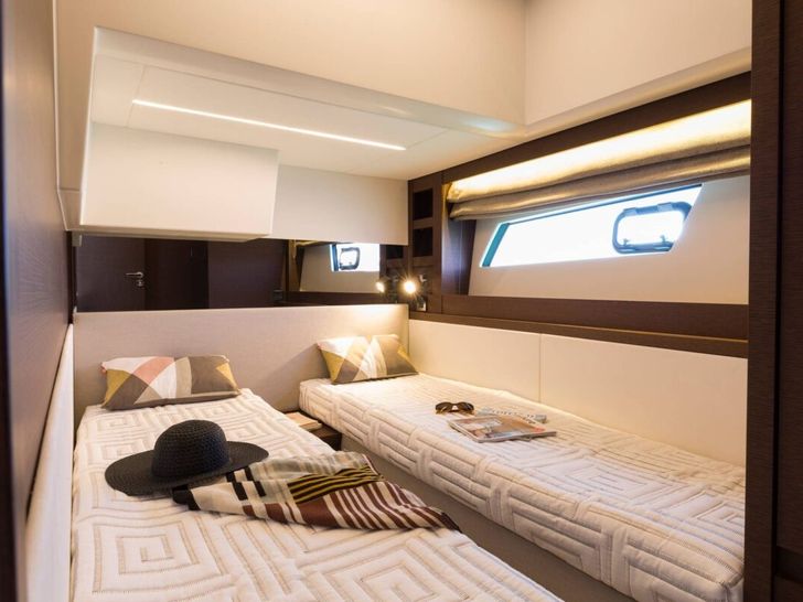 Prestige 520 Fly - twin cabin Prestige 520 Fly - twin cabin