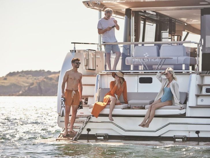 Prestige X60 - swim platform Prestige X60 - swim platform