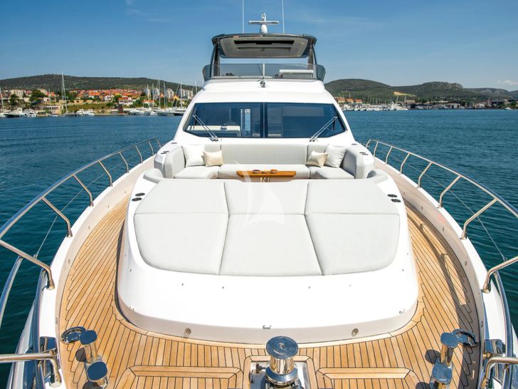 PREWI Azimut Fly 78 - foredeck PREWI Azimut Fly 78 - foredeck