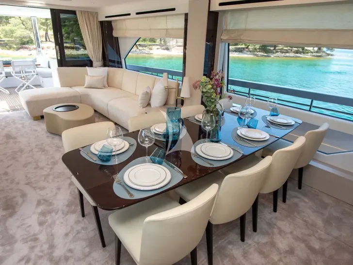 PREWI Azimut Fly 78 - formal dining set up PREWI Azimut Fly 78 - formal dining set up