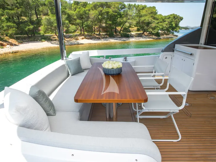 PREWI Azimut Fly 78 - main aft deck dining area PREWI Azimut Fly 78 - main aft deck dining area