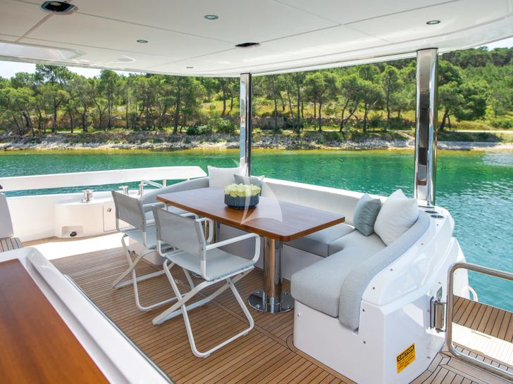 PREWI Azimut Fly 78 - main aft deck PREWI Azimut Fly 78 - main aft deck