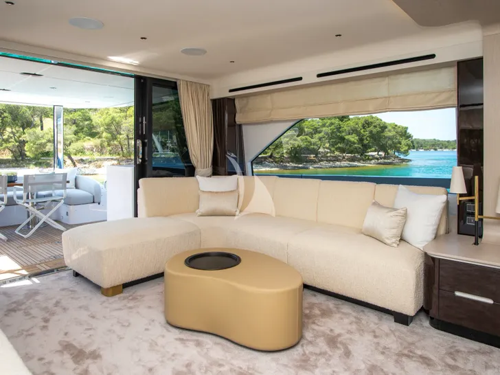 PREWI Azimut Fly 78 - main saloon seating PREWI Azimut Fly 78 - main saloon seating