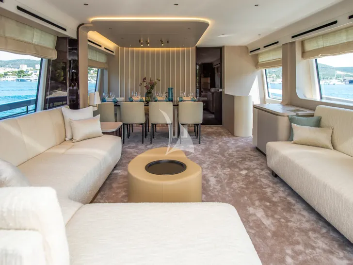 PREWI Azimut Fly 78 - main saloon PREWI Azimut Fly 78 - main saloon