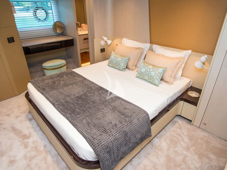 PREWI Azimut Fly 78 - master cabin bed and vanity area PREWI Azimut Fly 78 - master cabin bed and vanity area