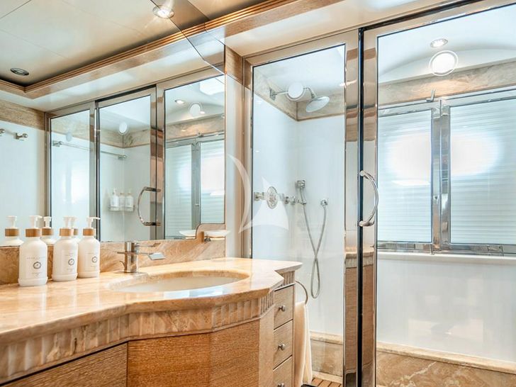 ARTEMISEA Intermarine Savannah 118 - VIP cabin 1 bathroom ARTEMISEA Intermarine Savannah 118 - VIP cabin 1 bathroom