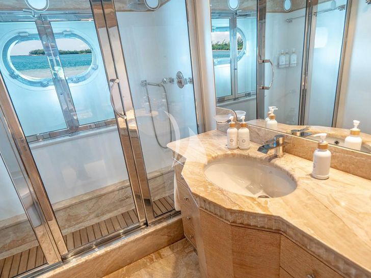 ARTEMISEA Intermarine Savannah 118 - VIP cabin 2 bathroom ARTEMISEA Intermarine Savannah 118 - VIP cabin 2 bathroom