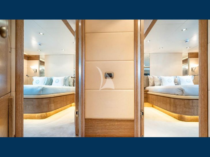 ARTEMISEA Intermarine Savannah 118 VIP cabins