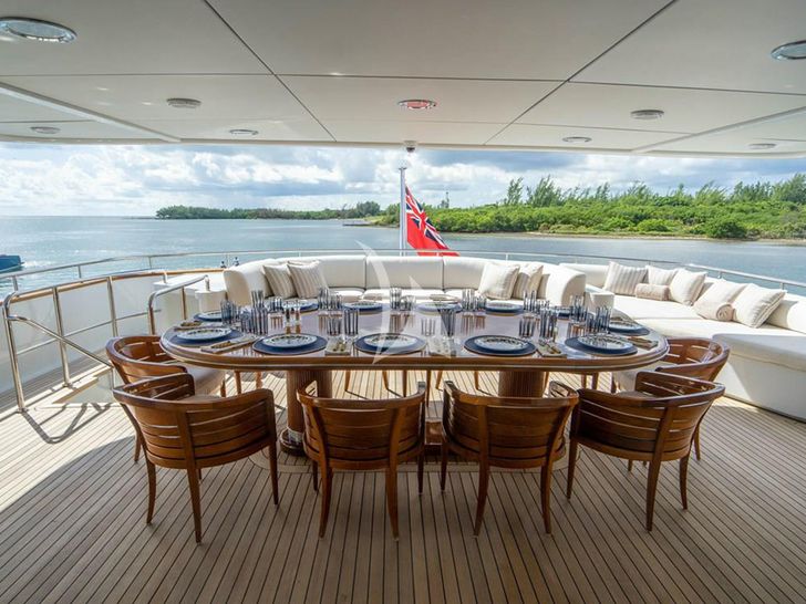 ARTEMISEA Intermarine Savannah 118 - alfresco dining area ARTEMISEA Intermarine Savannah 118 - alfresco dining area