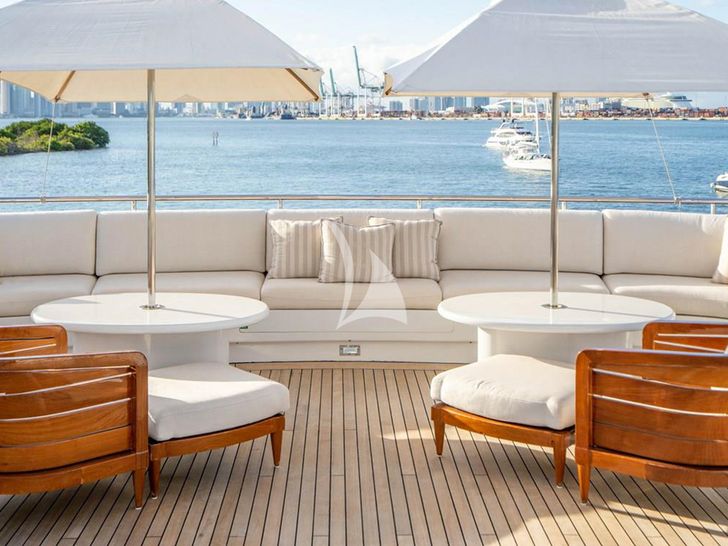 ARTEMISEA Intermarine Savannah 118 - sun deck seating ARTEMISEA Intermarine Savannah 118 - sun deck seating