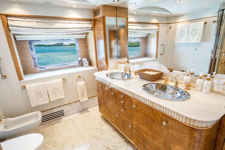 Charter Yacht ARTEMISEA - Intermarine Savannah 118 - 5 Cabins - Athens - Mykonos - Paros - Cyclades - Greece