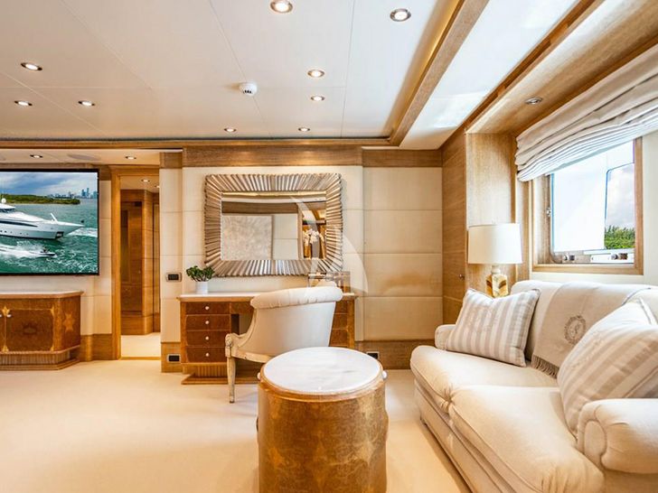 ARTEMISEA Intermarine Savannah 118 - master cabin vanity unit and seating area ARTEMISEA Intermarine Savannah 118 - master cabin vanity unit and seating area