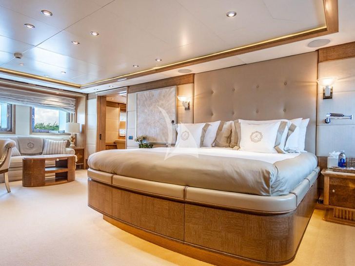 ARTEMISEA Intermarine Savannah 118 - master cabin ARTEMISEA Intermarine Savannah 118 - master cabin