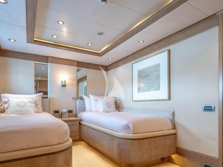 ARTEMISEA Intermarine Savannah 118 - twin cabin 1 ARTEMISEA Intermarine Savannah 118 - twin cabin 1