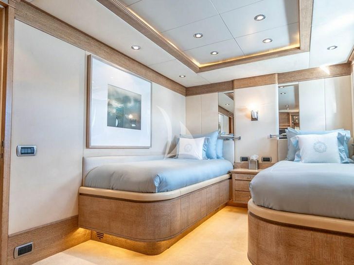 ARTEMISEA Intermarine Savannah 118 - twin cabin 2 ARTEMISEA Intermarine Savannah 118 - twin cabin 2