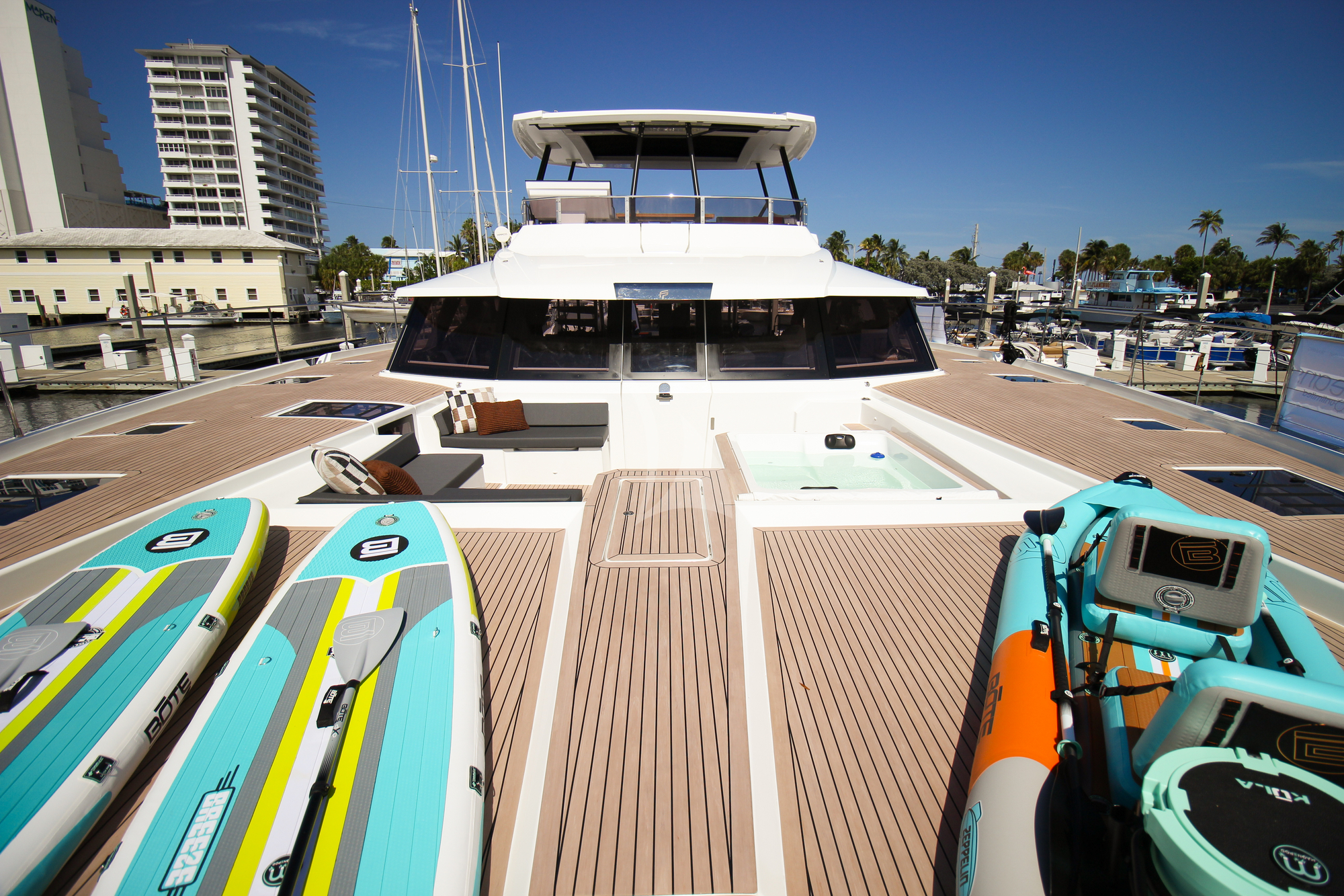 PRINCESS MILA Fountaine Pajot Alegria 67 - Foredeck With Water Toys