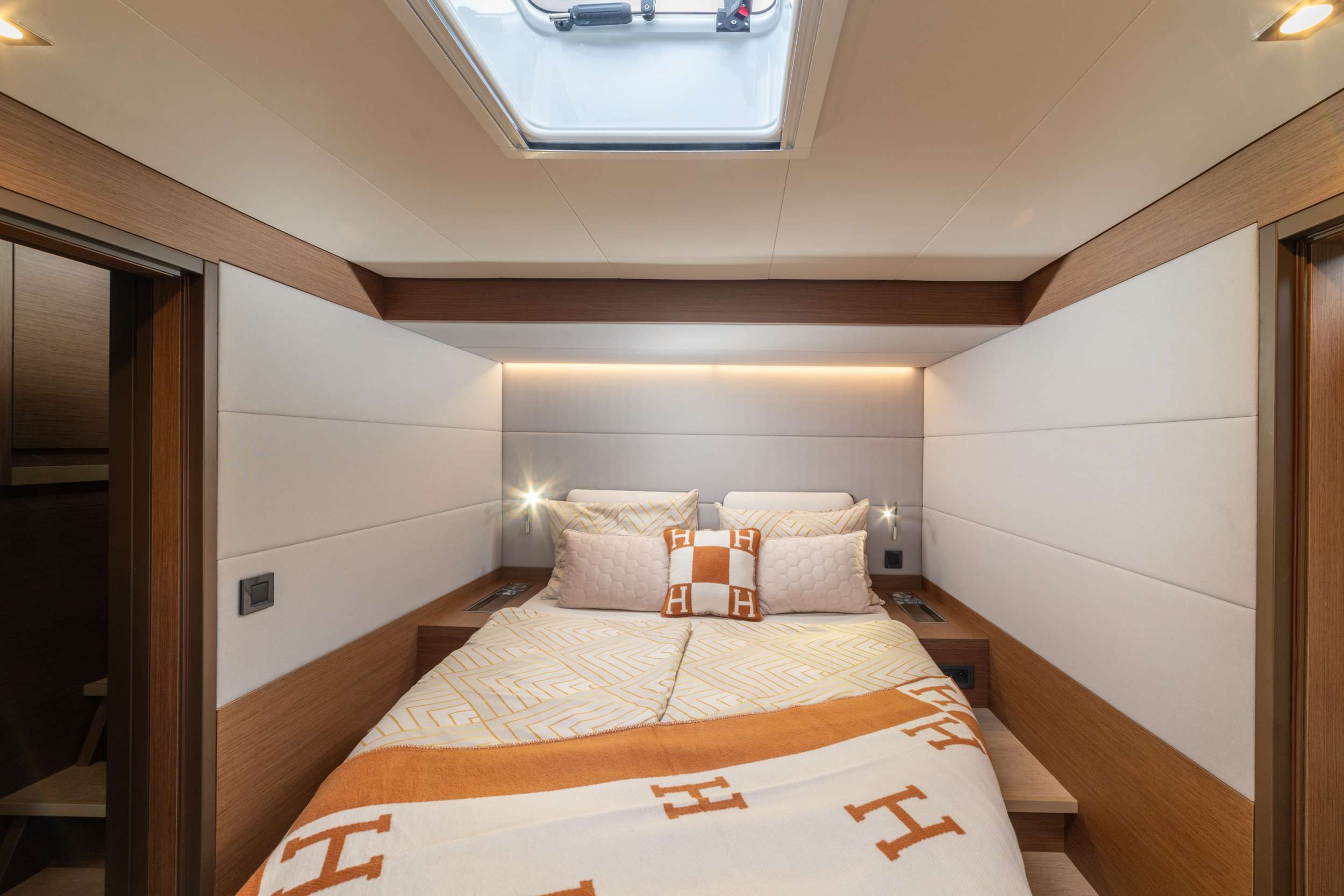 PRINCESS S Lagoon 55 VIP cabin 1