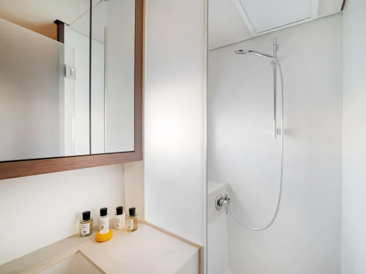 PRINCESS S Lagoon 55 VIP cabin bathroom PRINCESS S Lagoon 55 VIP cabin bathroom