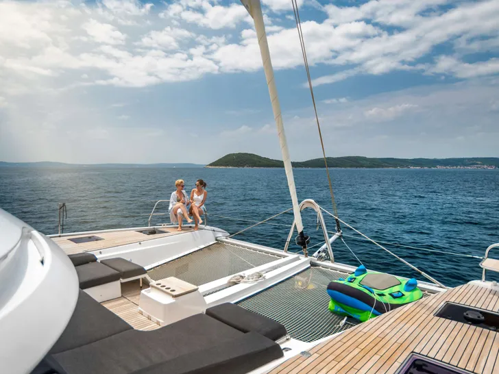 PRINCESS S Lagoon 55 - foredeck twin trampolines PRINCESS S Lagoon 55 - foredeck twin trampolines