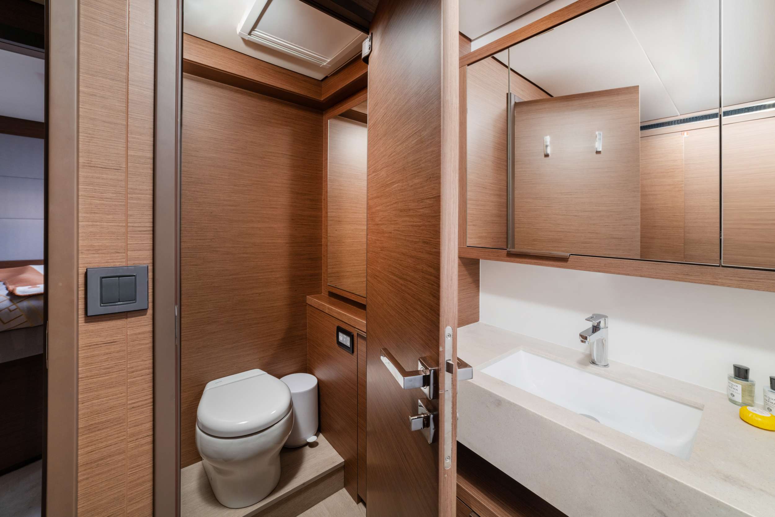 PRINCESS S Lagoon 55 master cabin bathroom