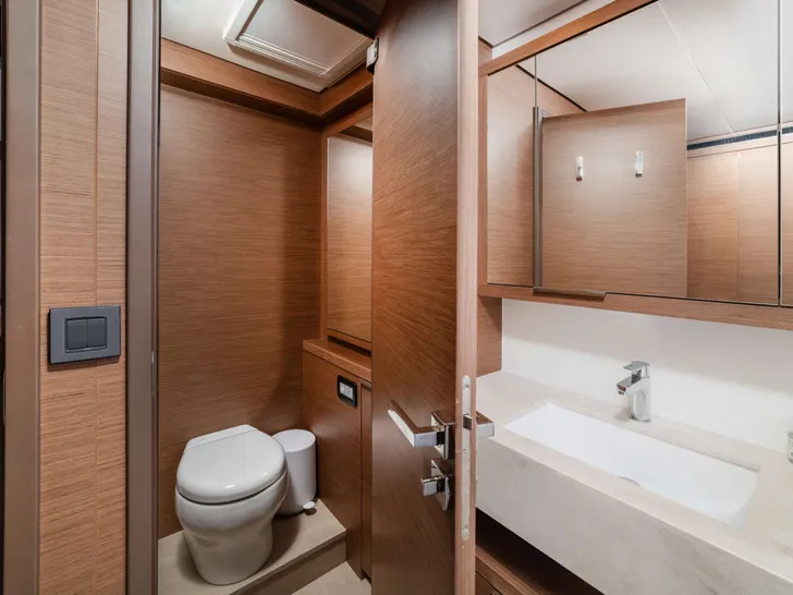 PRINCESS S Lagoon 55 master cabin bathroom PRINCESS S Lagoon 55 master cabin bathroom